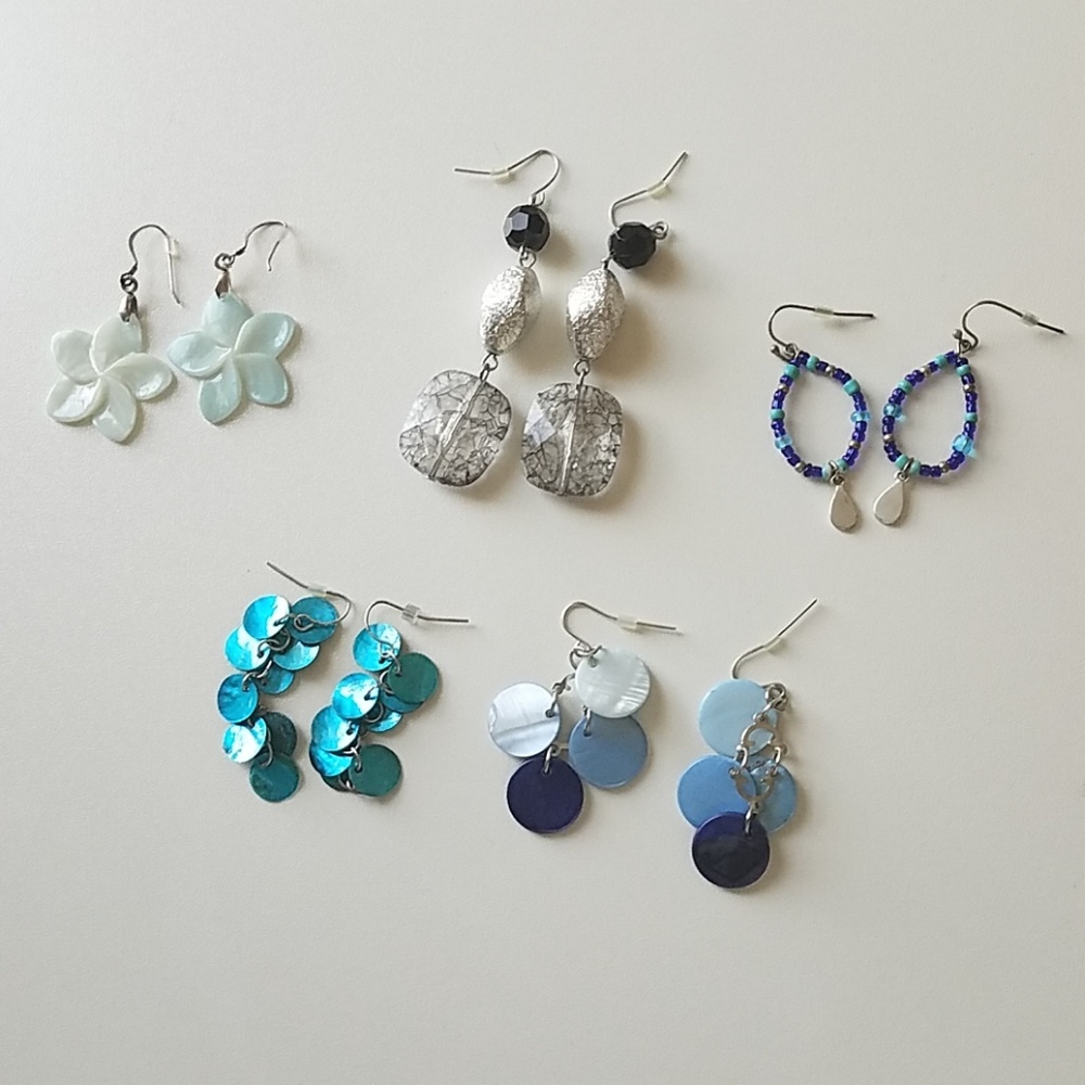5 pairs of earrings